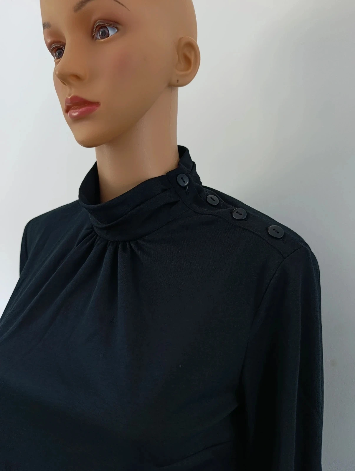 Blusa negra de cuello alto con botones, mangas largas - Talla L – photo 5